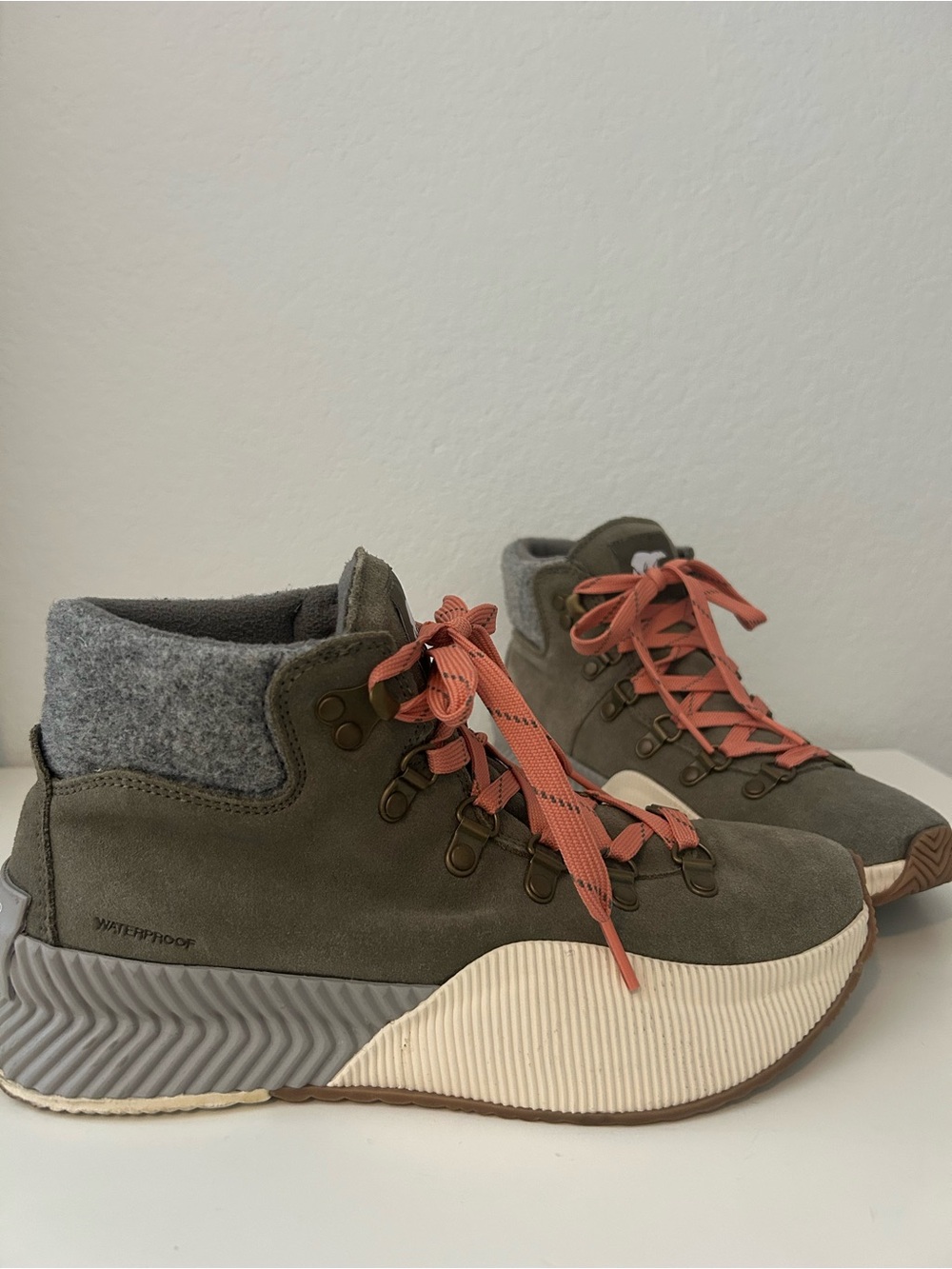 Sorel Out N About III Conquest Boot Hiking Outdoor Size 7.5